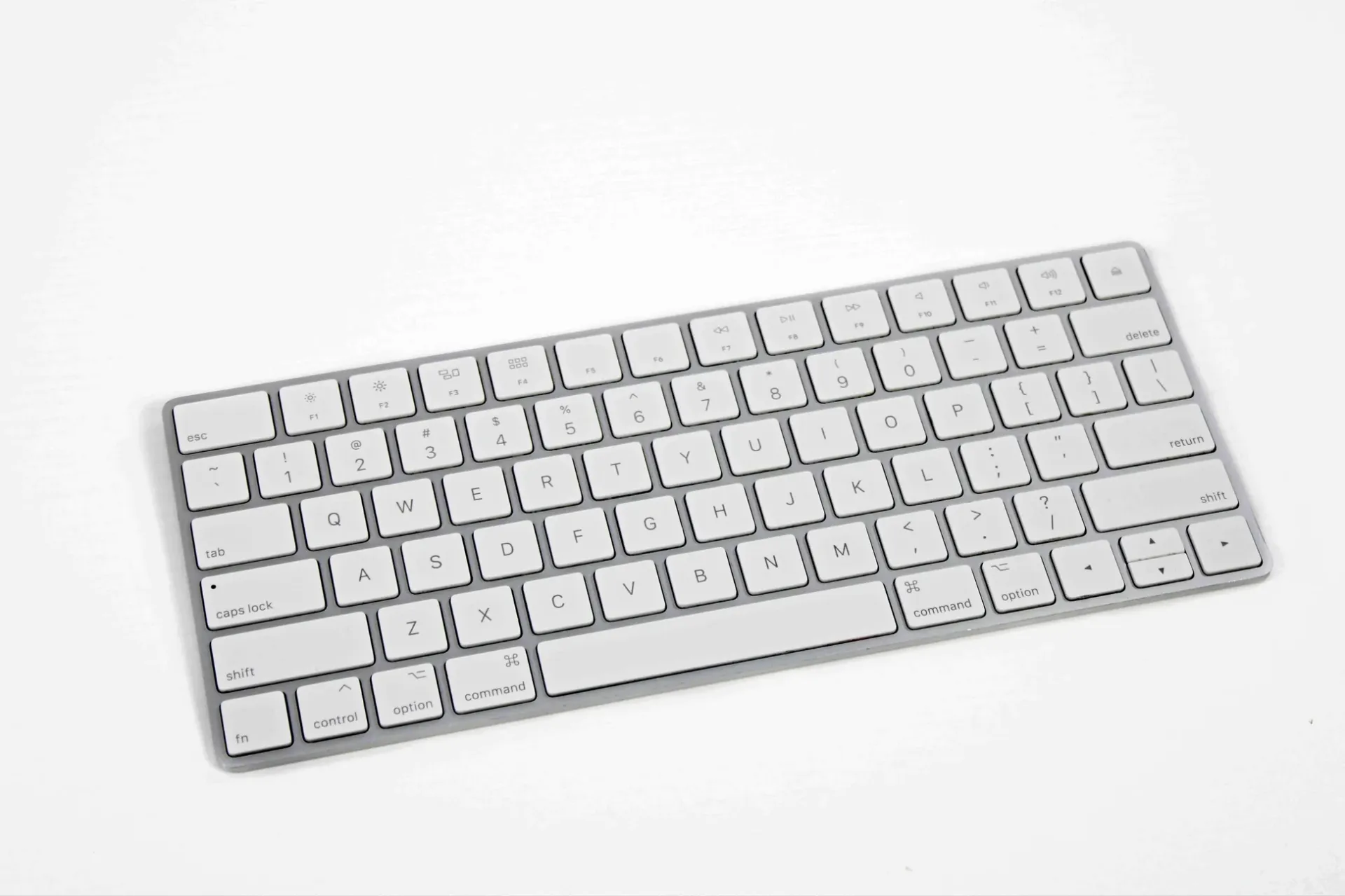 [1004883] TECLADO MAGIC KEYBOARD 2 APPLE WIFI BT (MLA22LLA)